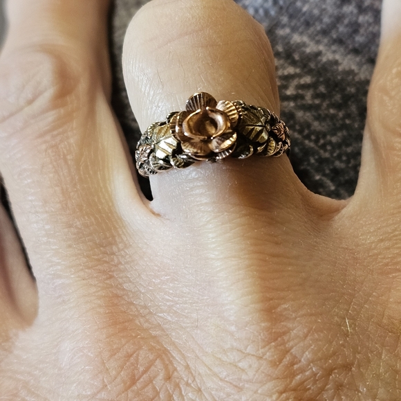 Black Hills Gold Rose Design 12k/925 Multicolor Ring Size 6.5 - Picture 6 of 9